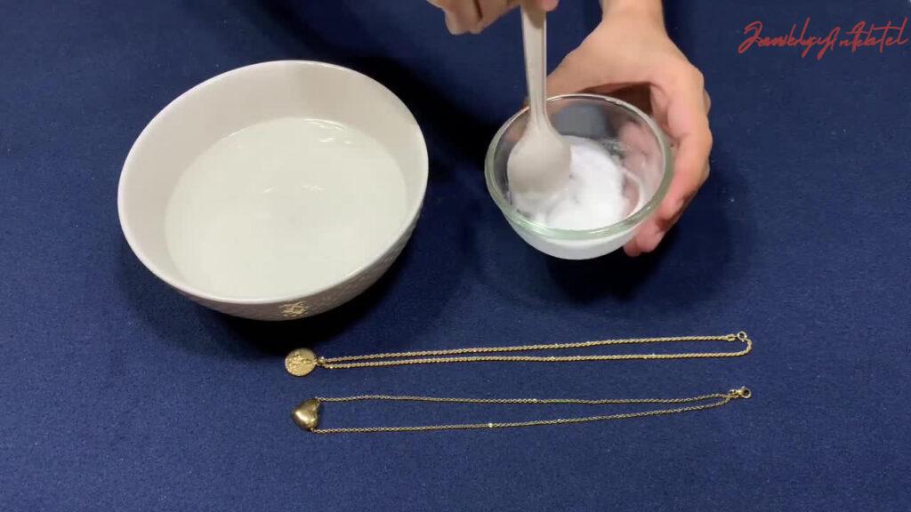 baking soda paste to spot fake gold