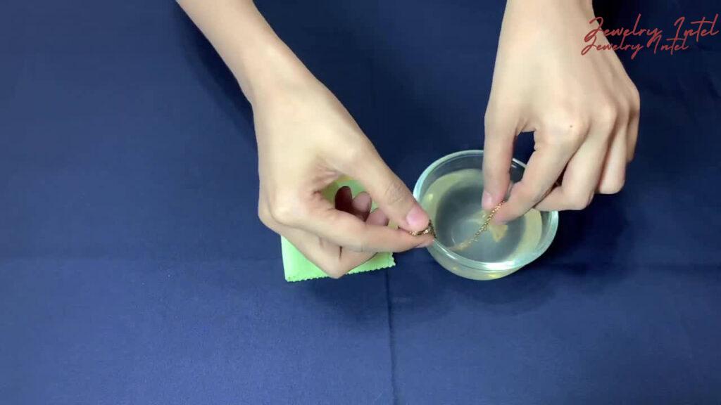 dip gold in vinegar to test