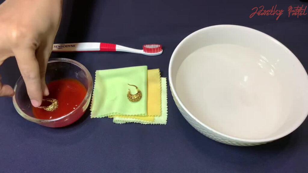 dip gold items in ketchup