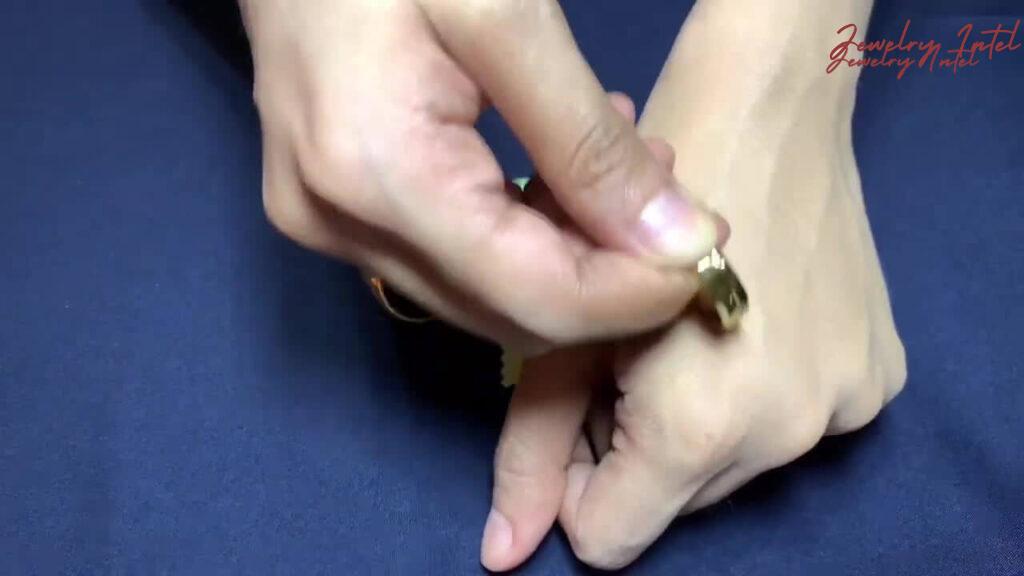 rub gold item on makeup