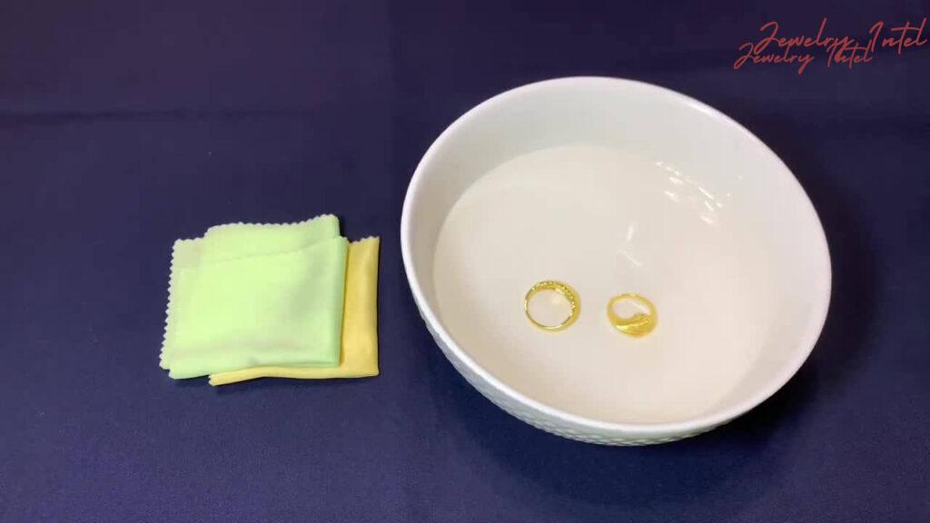 wash gold jewelry with water