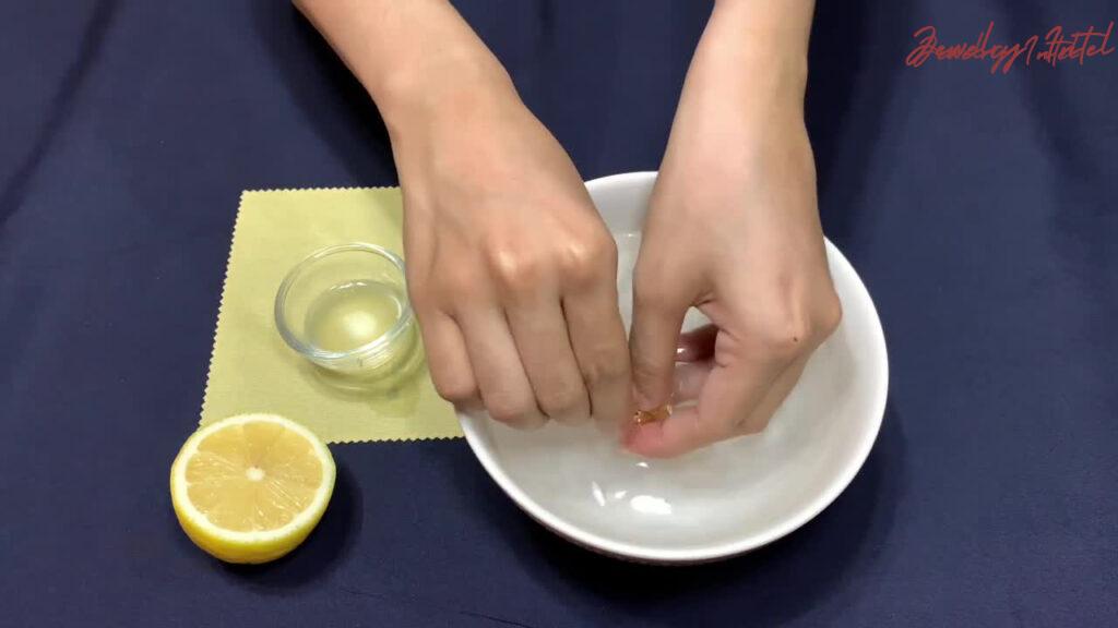 wash gold ring with water
