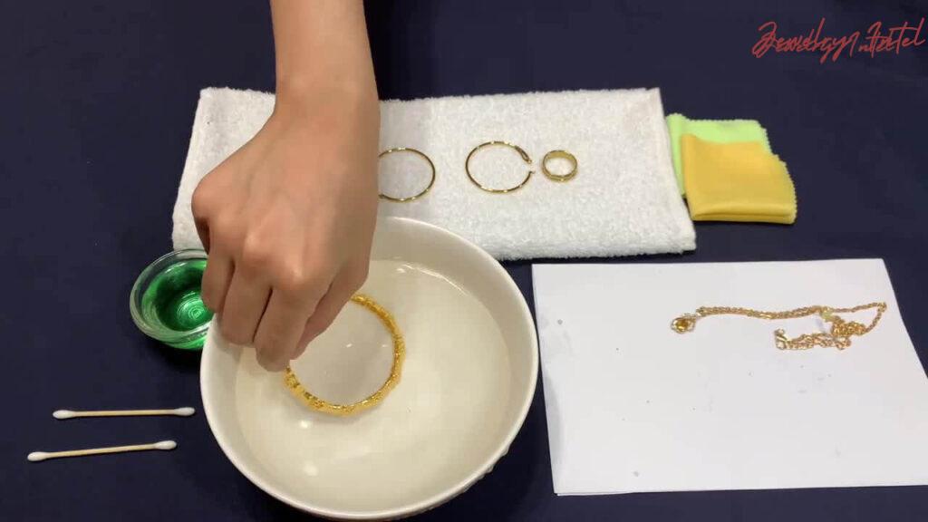 wash to clean fake jewelry